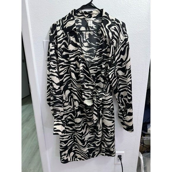 Silk wrap dress - Picture 1 of 3